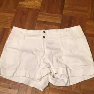 White nike short pant